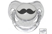 Tétine perso propose aussi des tétines originales et rigolotes comme cette tétine à moustache…