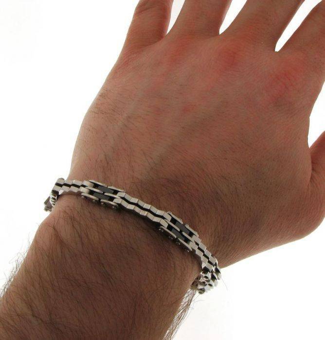 Beau bracelet acier et céramique du Joaillier Vuillermoz…